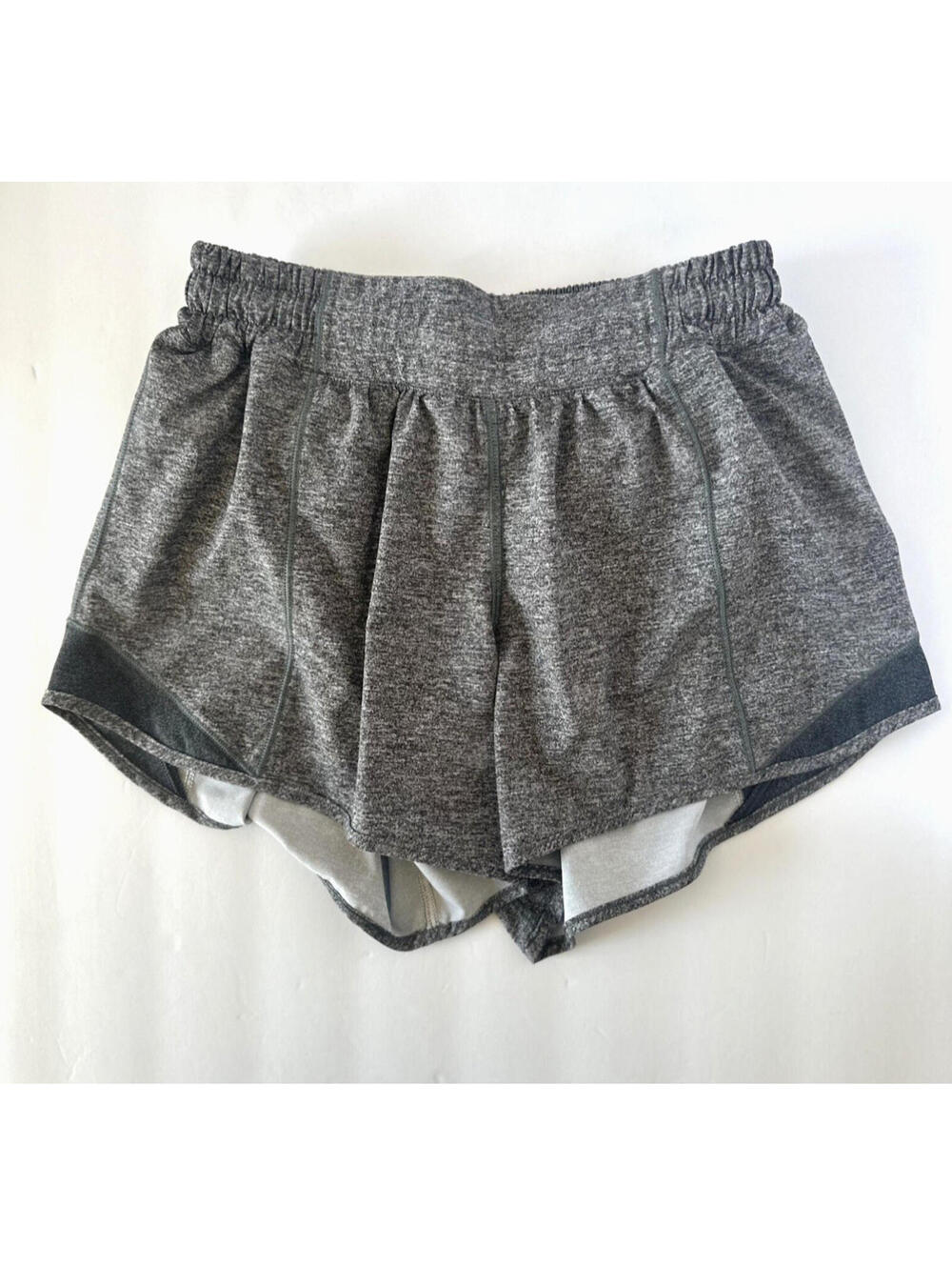Lululemon Women’s Hotty Hot Shorts Low Rise Heather Grey Size 4 tall